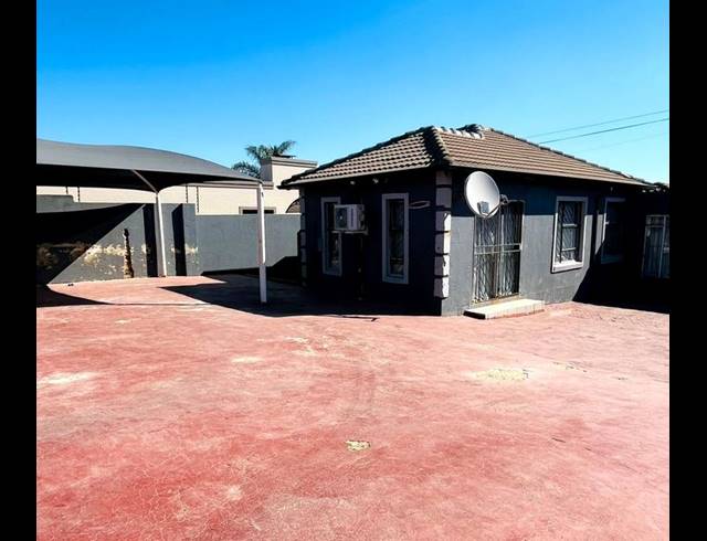 3 BEDROOM HOUSE FOR SALE IN COSMO CITY